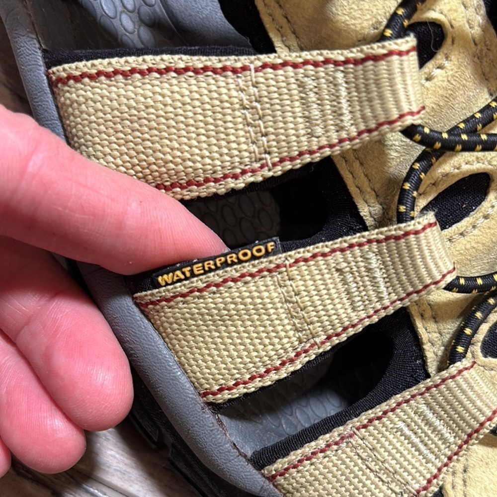 Keen Woman’s Yellow and Black Waterproof Outdoor Hiking Sandals Size 7 - Picture 8 of 10